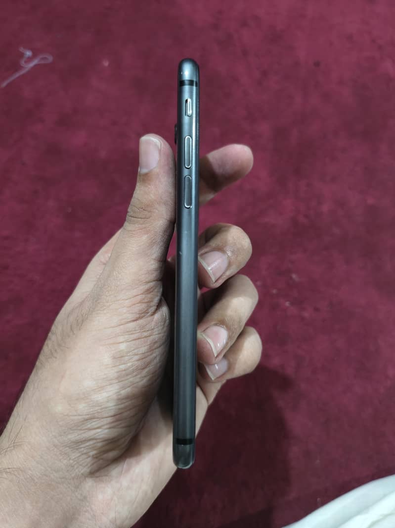 Apple iPhone 8 5