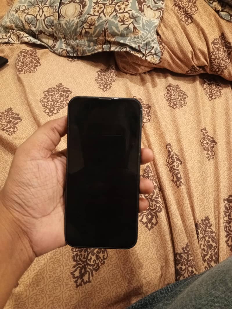 Apple iPhone 13 4