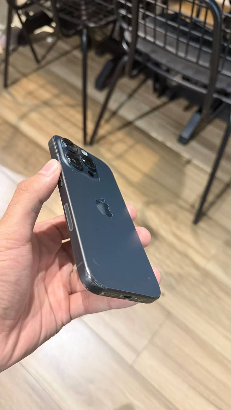 Apple iPhone 15 Pro 3