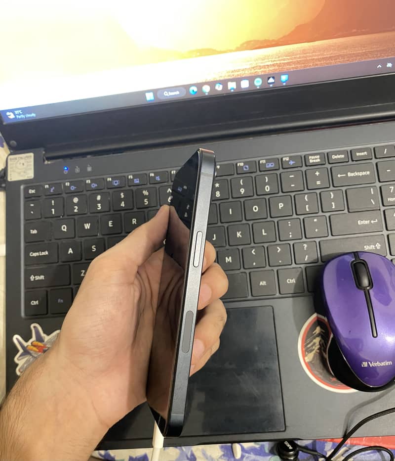 Apple iPhone 13 2