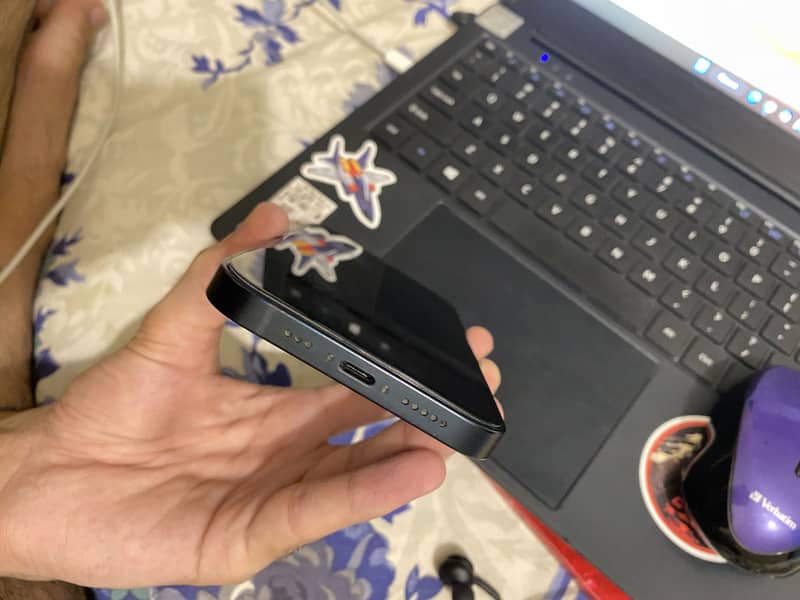 Apple iPhone 13 8