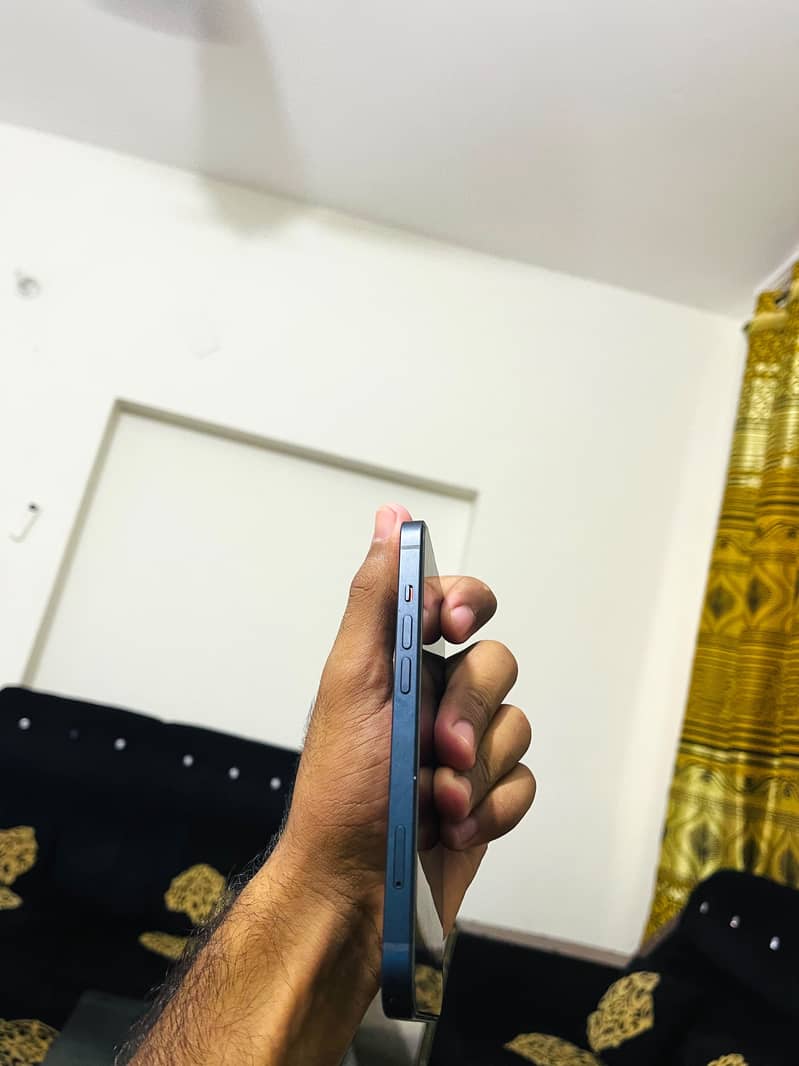 Apple iPhone 13 2