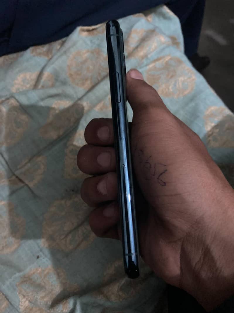 Apple iPhone 11 Pro 3