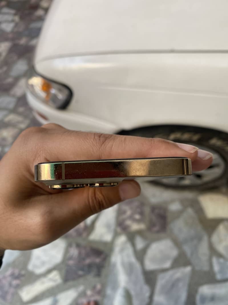 Apple iPhone 13 Pro 8