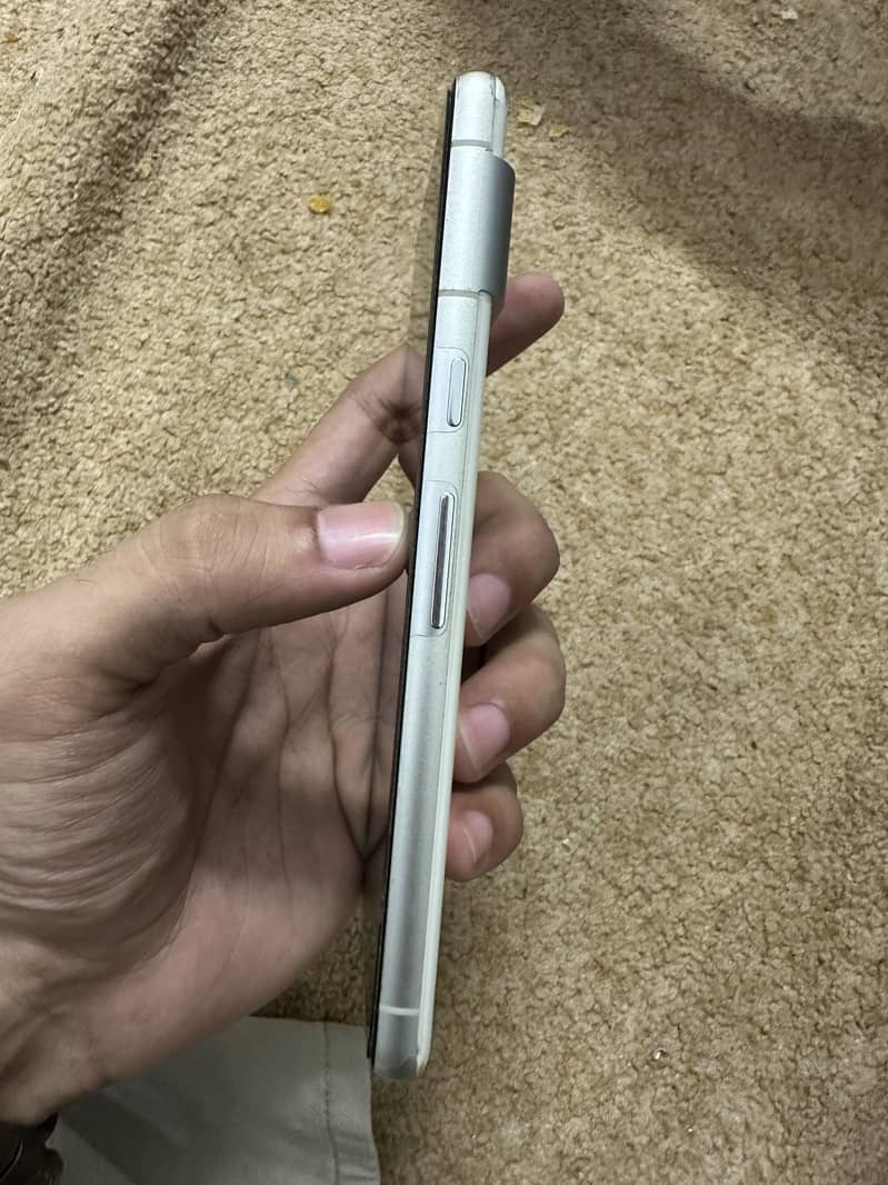 Google Pixel 7 4