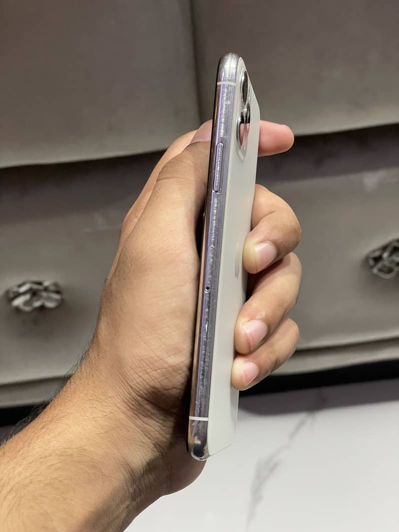 Apple iPhone 11 Pro 2
