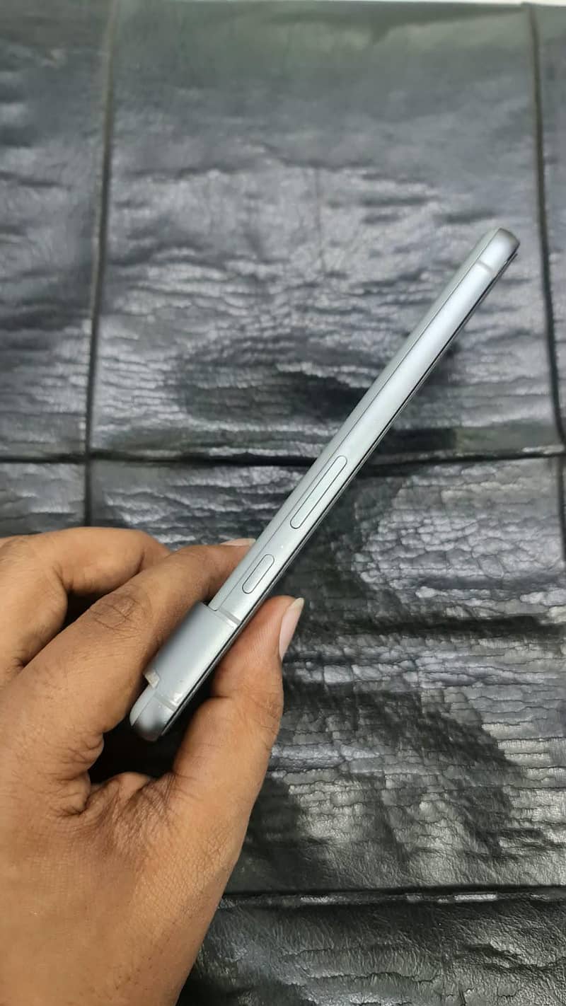 Google Pixel 8 4