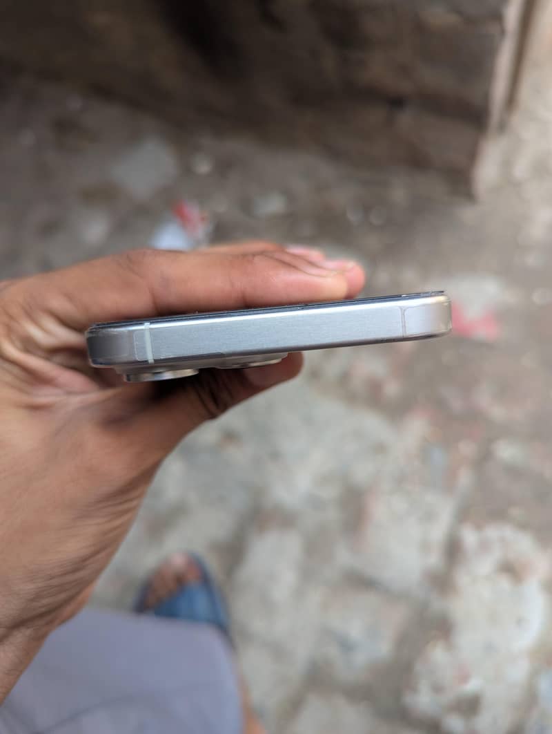 Apple iPhone 15 Pro Max 4