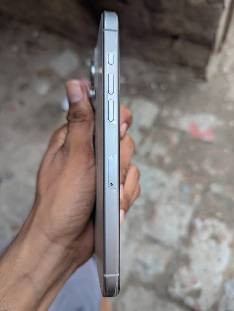 Apple iPhone 15 Pro Max 5
