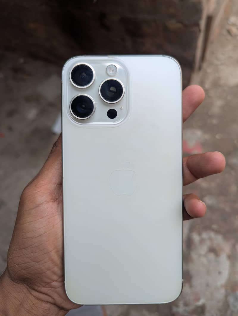 Apple iPhone 15 Pro Max 7