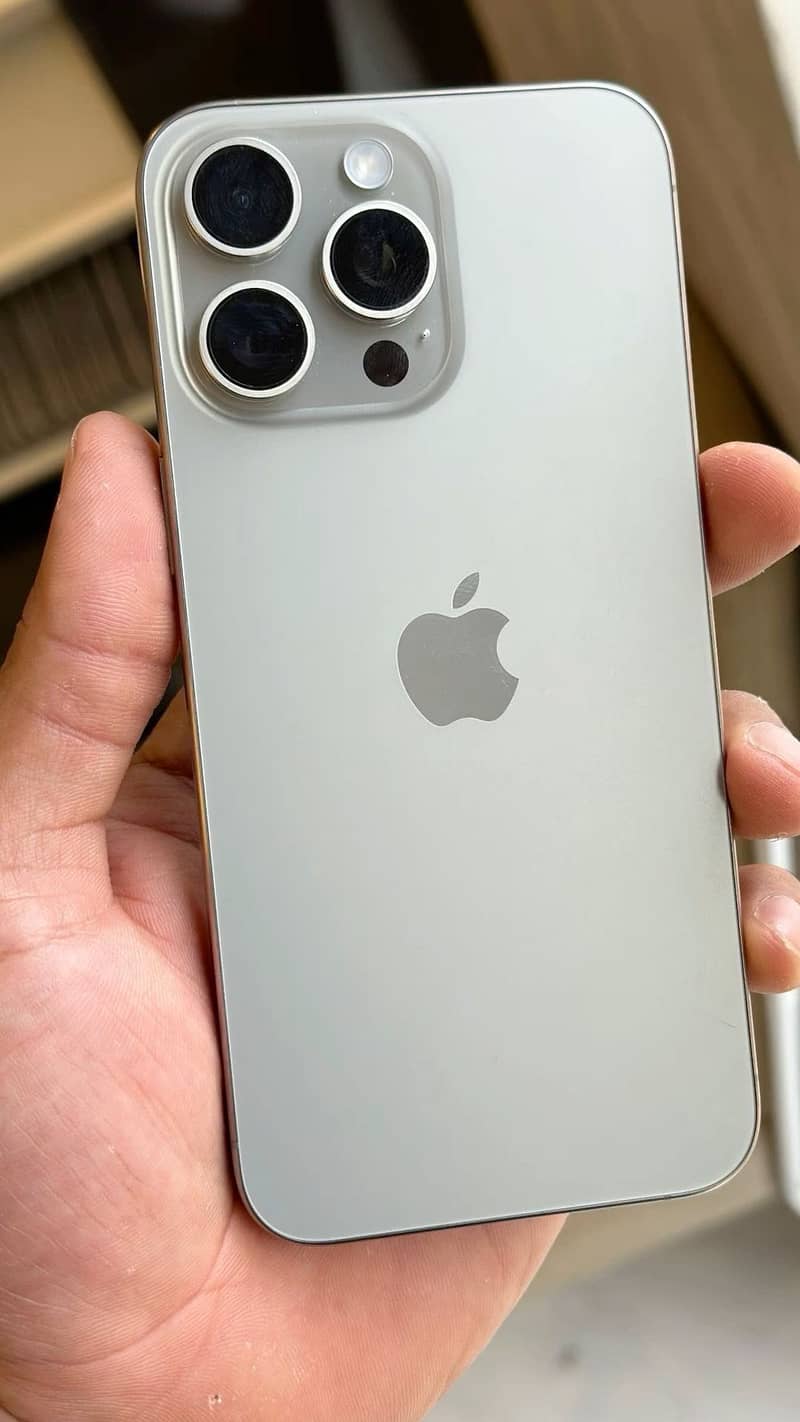 Apple iPhone 15 Pro Max 0