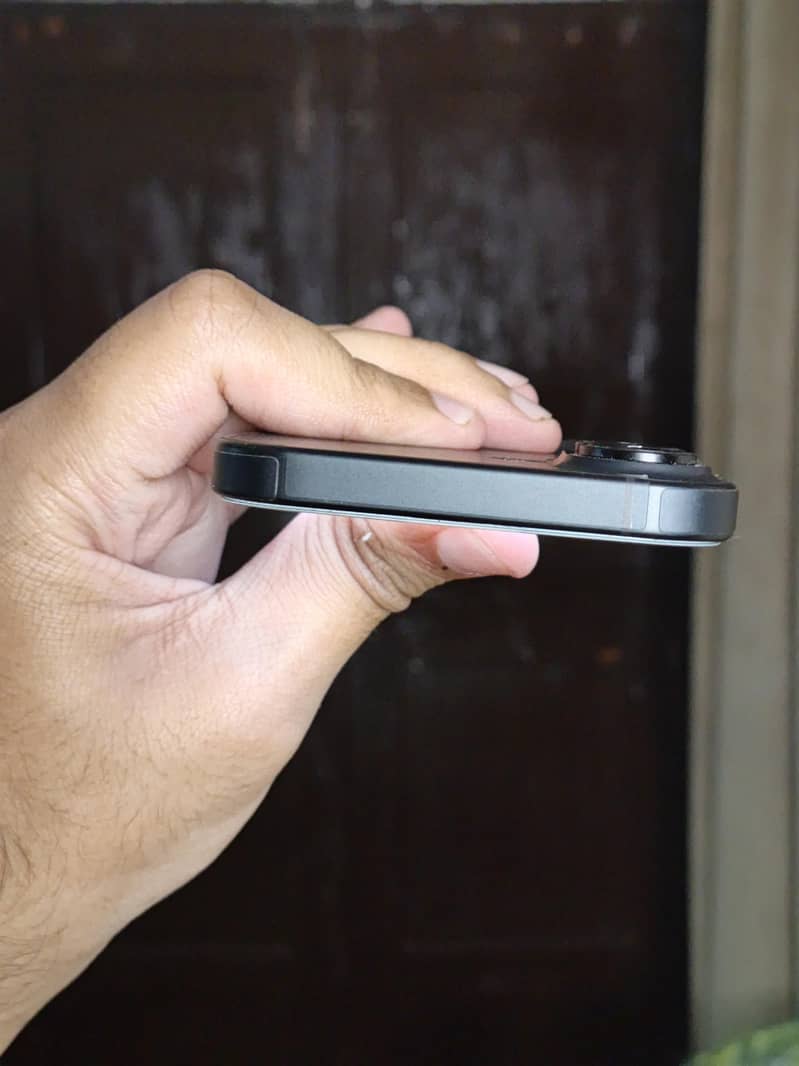 Apple iPhone 16 JV 3