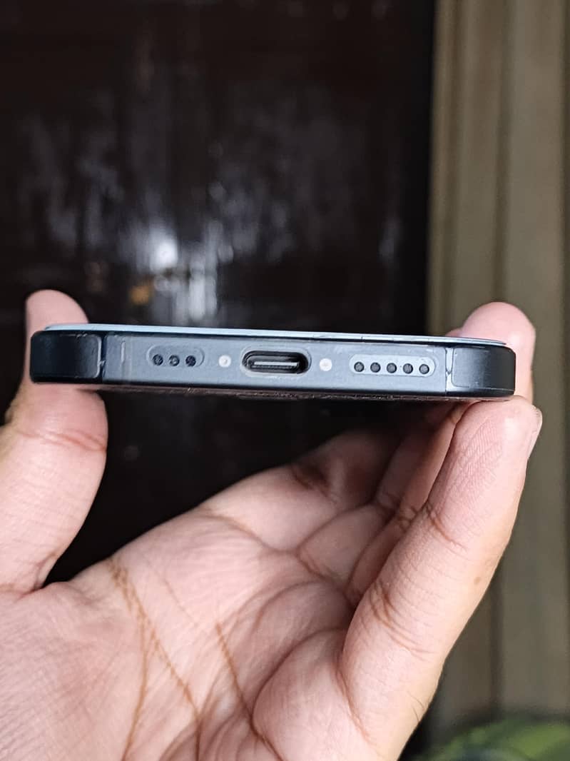 Apple iPhone 16 JV 4