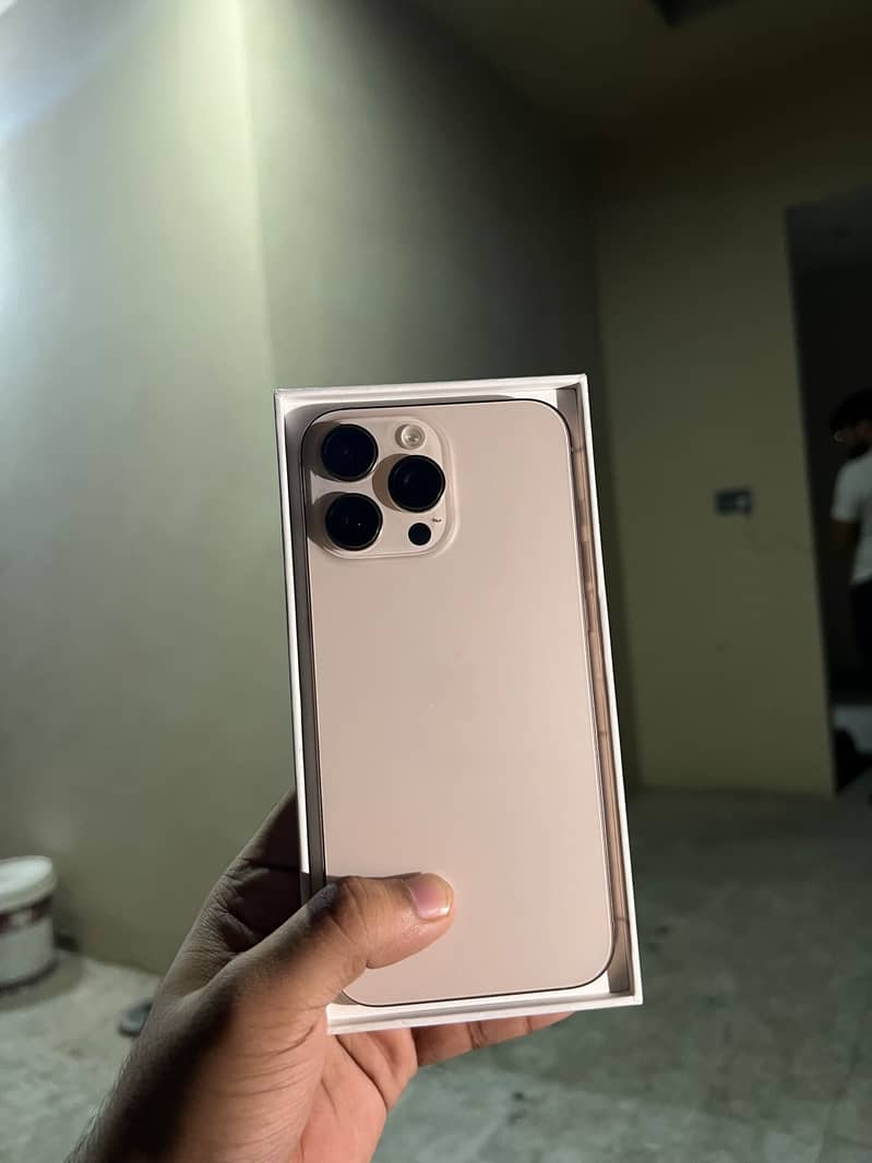 Apple iPhone 16 Pro Max 2