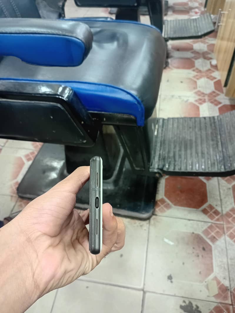 Google Pixel 6a 5