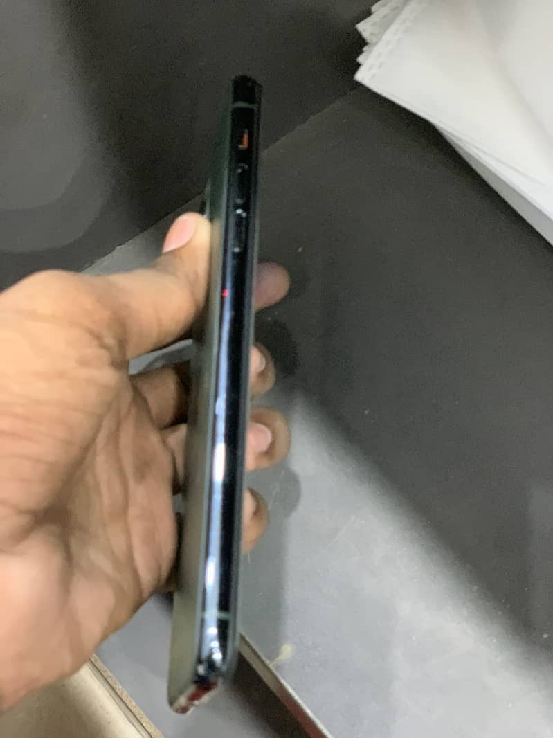 Apple iPhone 11 Pro Max 6