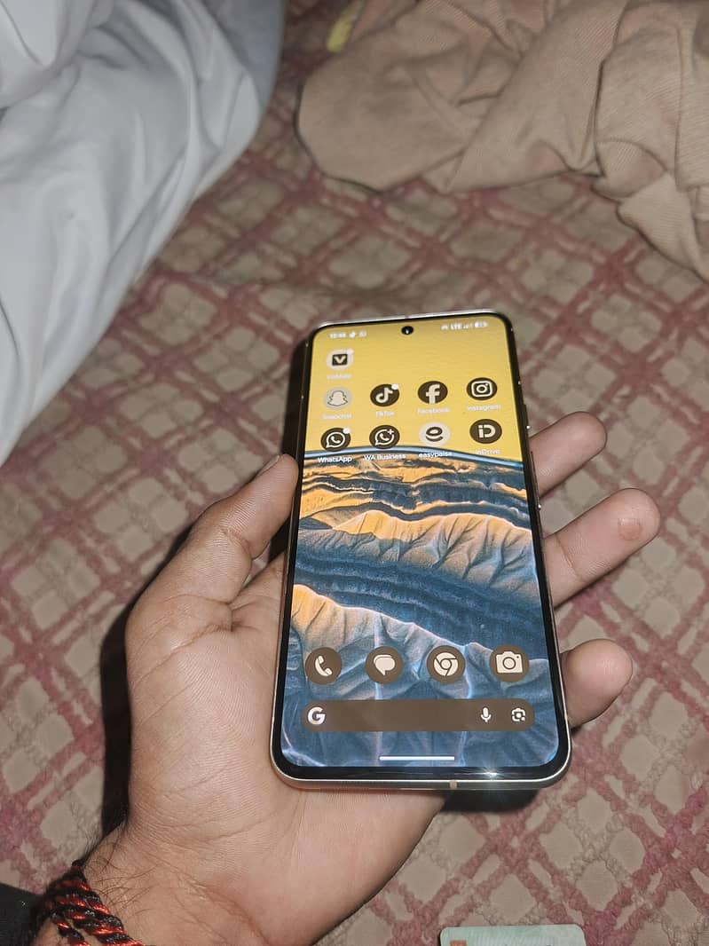 Google Pixel 8 4