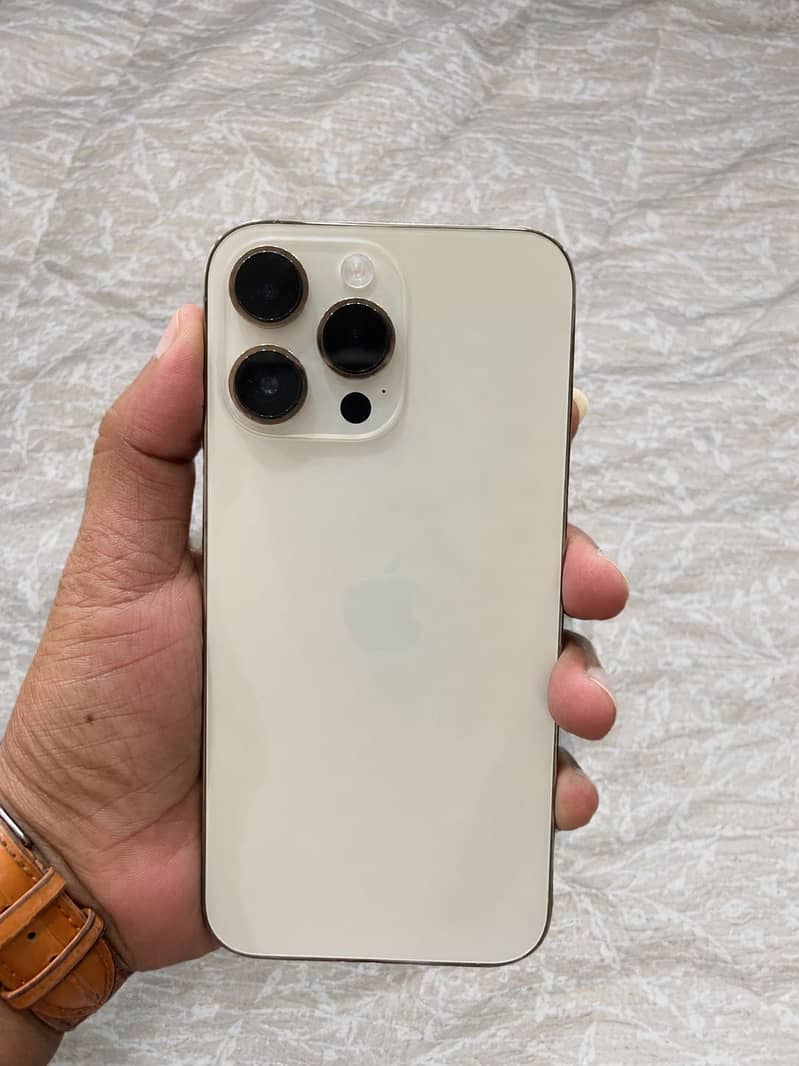 Apple iPhone 14 Pro Max 1