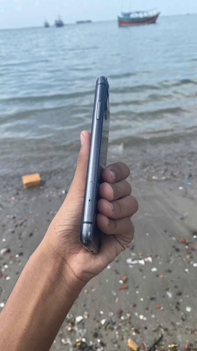 Apple iPhone 11 3