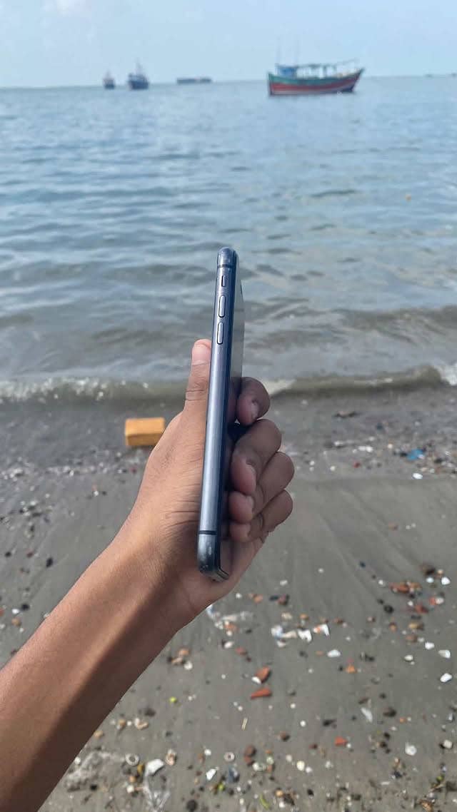 Apple iPhone 11 4