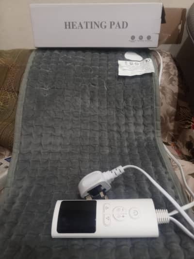 warms up in a second new condition heating pad soft fiber