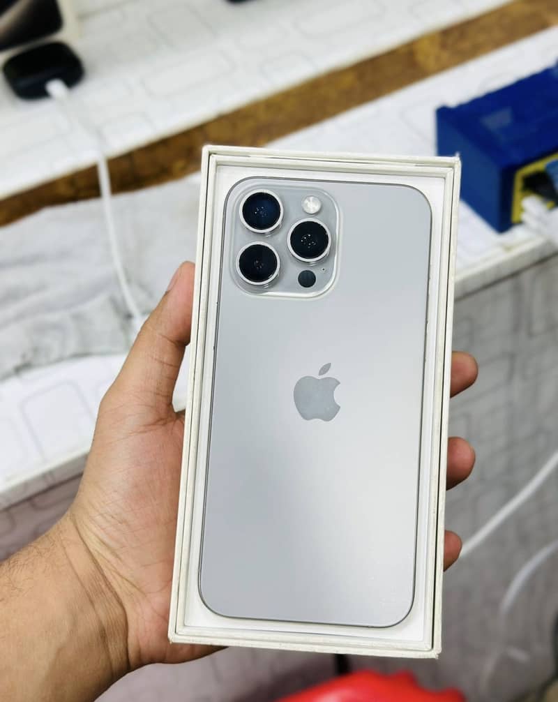 Apple iPhone 15 Pro Max 0