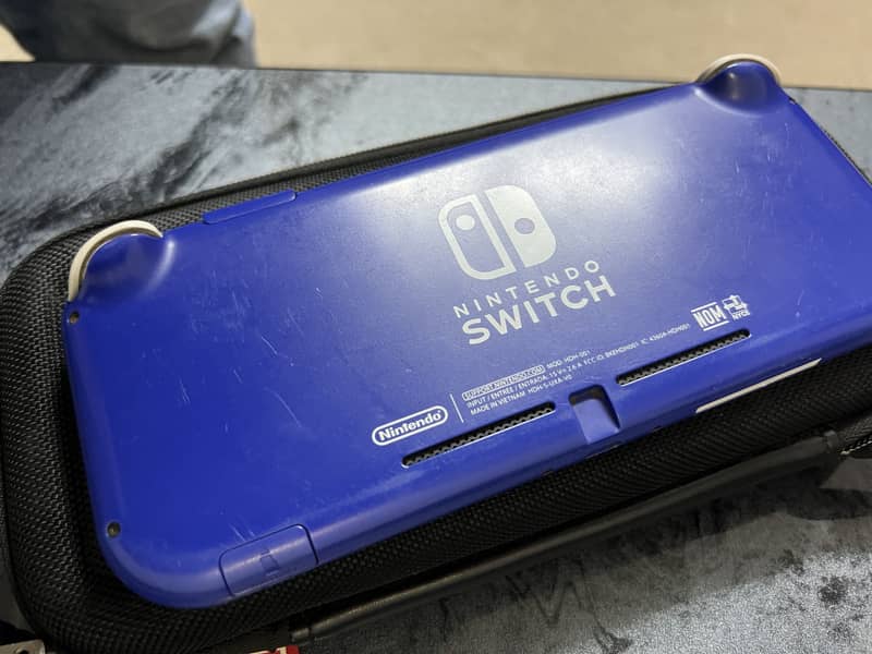 Nintendo switch lite 4