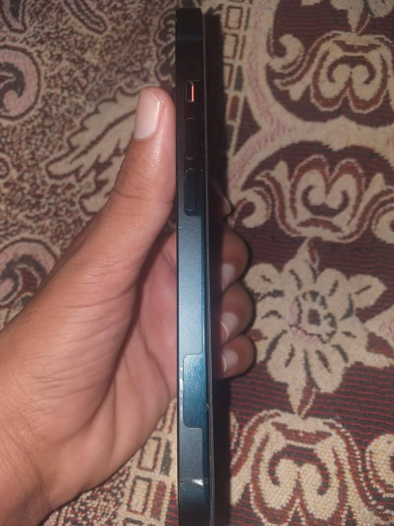 Apple iPhone 14 3