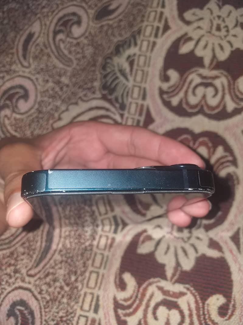 Apple iPhone 14 4