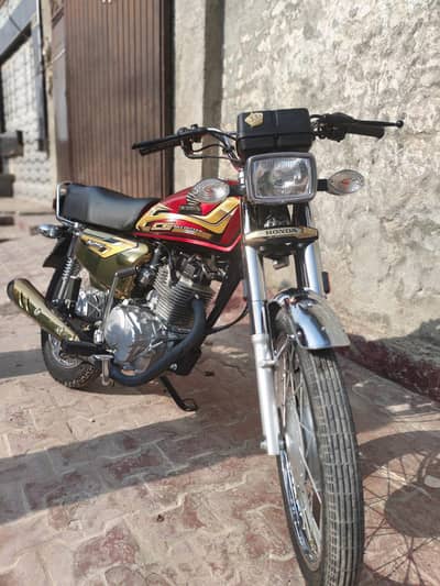 Honda cg 125 gold edition 10/10 condition number LAga hua h