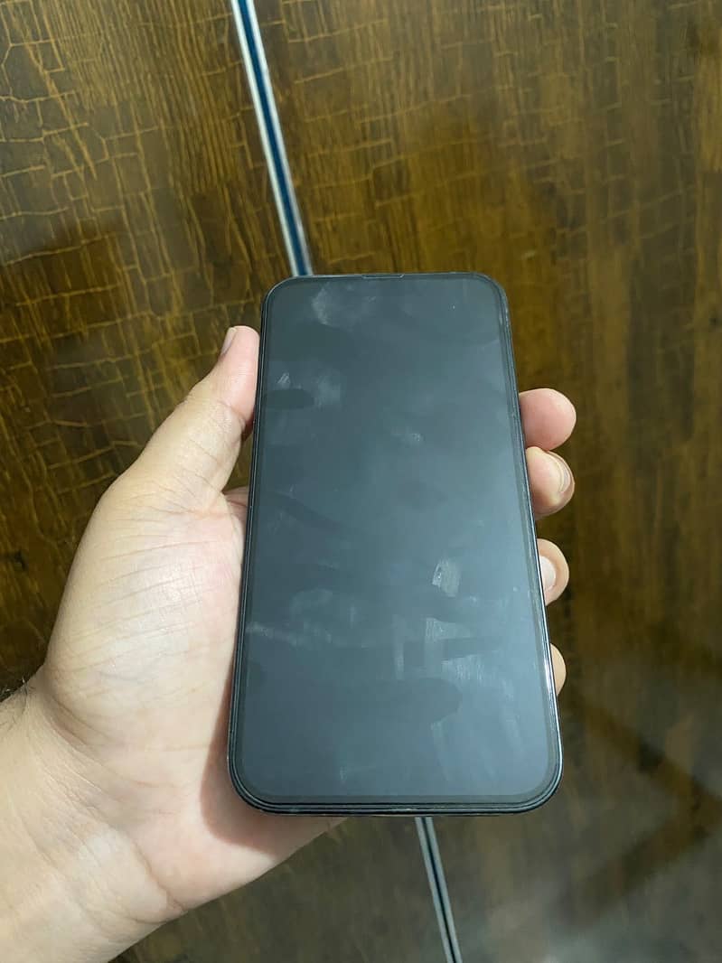 Apple iPhone 16e 1