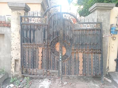 iron Gate For Sale. (Bohat hi wazni Gate hai) 8*7 Feet