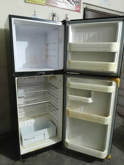 medium saiz fridge for sale