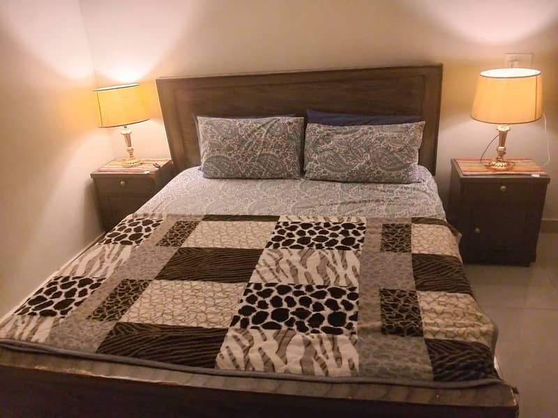 Double bed with 2 side tables 0