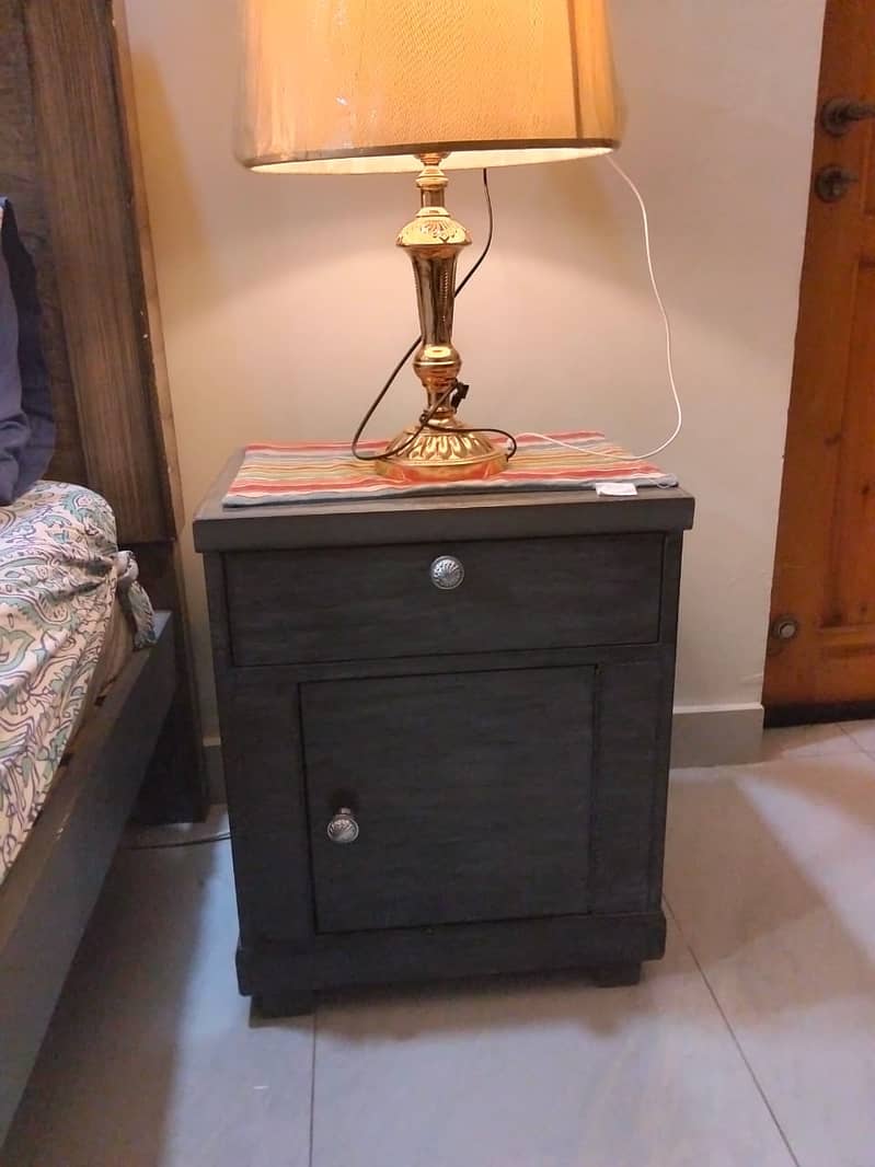 Double bed with 2 side tables 2