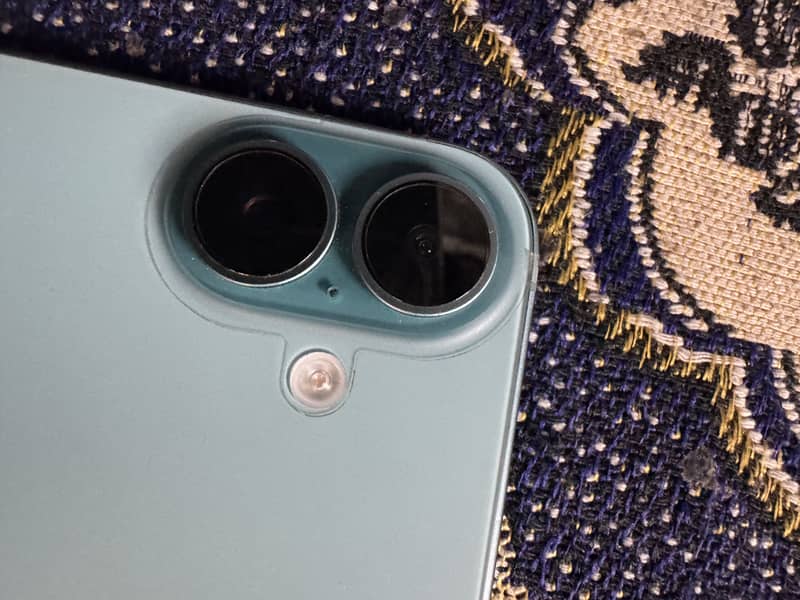 Apple iPhone 16 1