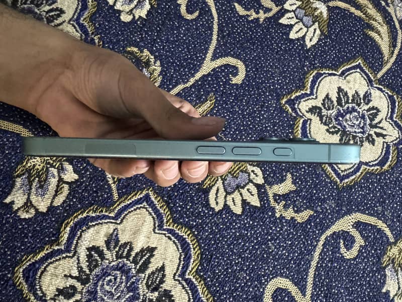 Apple iPhone 16 2