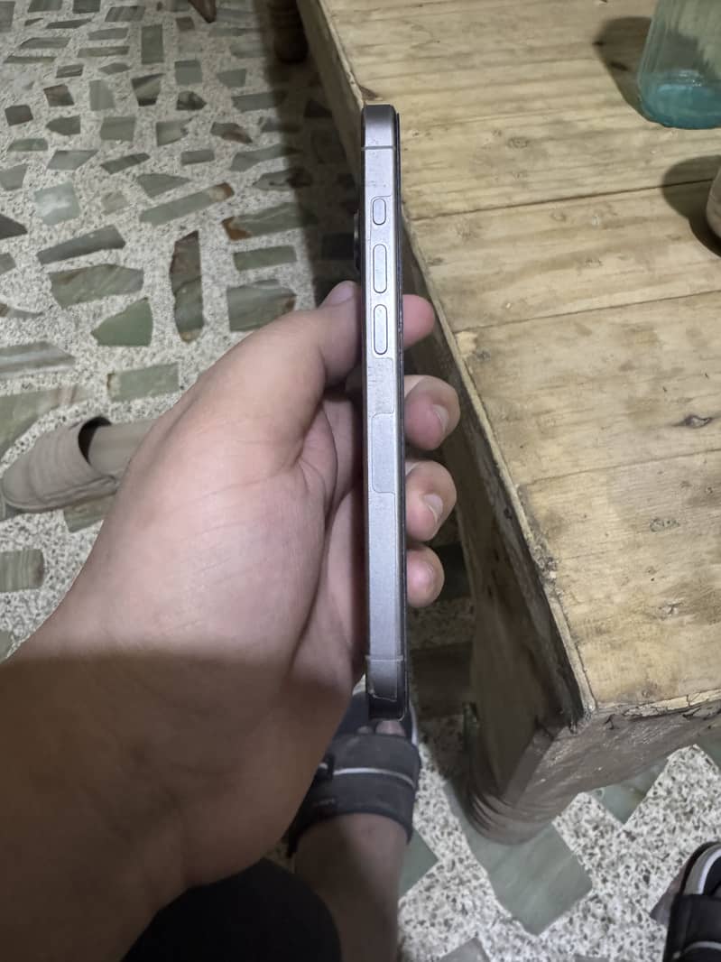 Apple iPhone 15 Pro 1