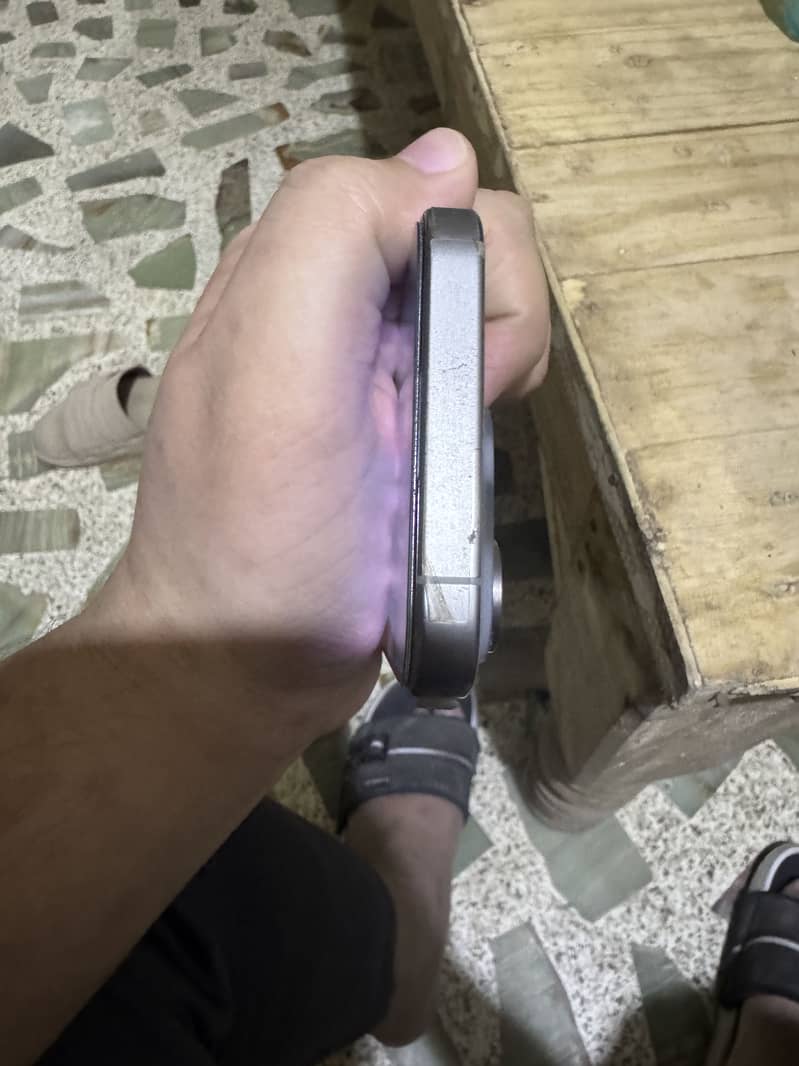 Apple iPhone 15 Pro 2