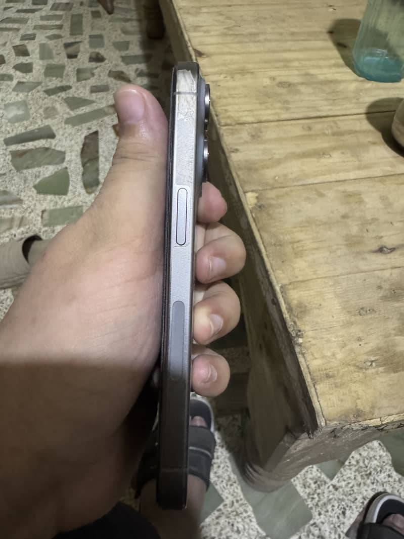 Apple iPhone 15 Pro 4