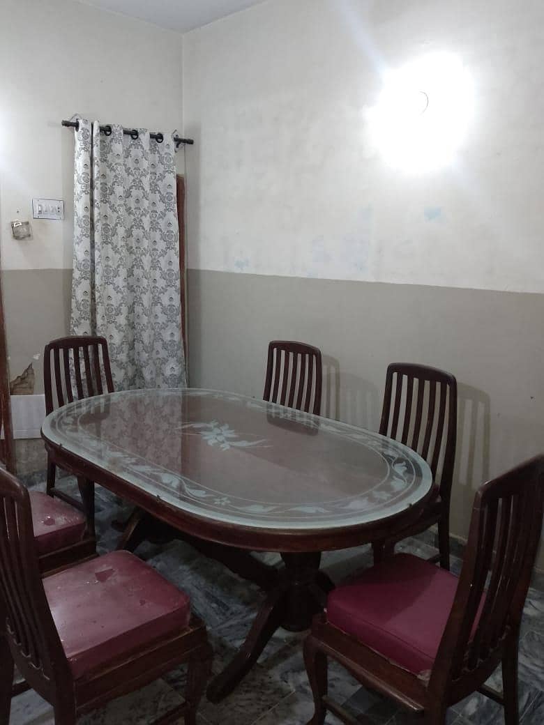 Dining Table & Chairs 0