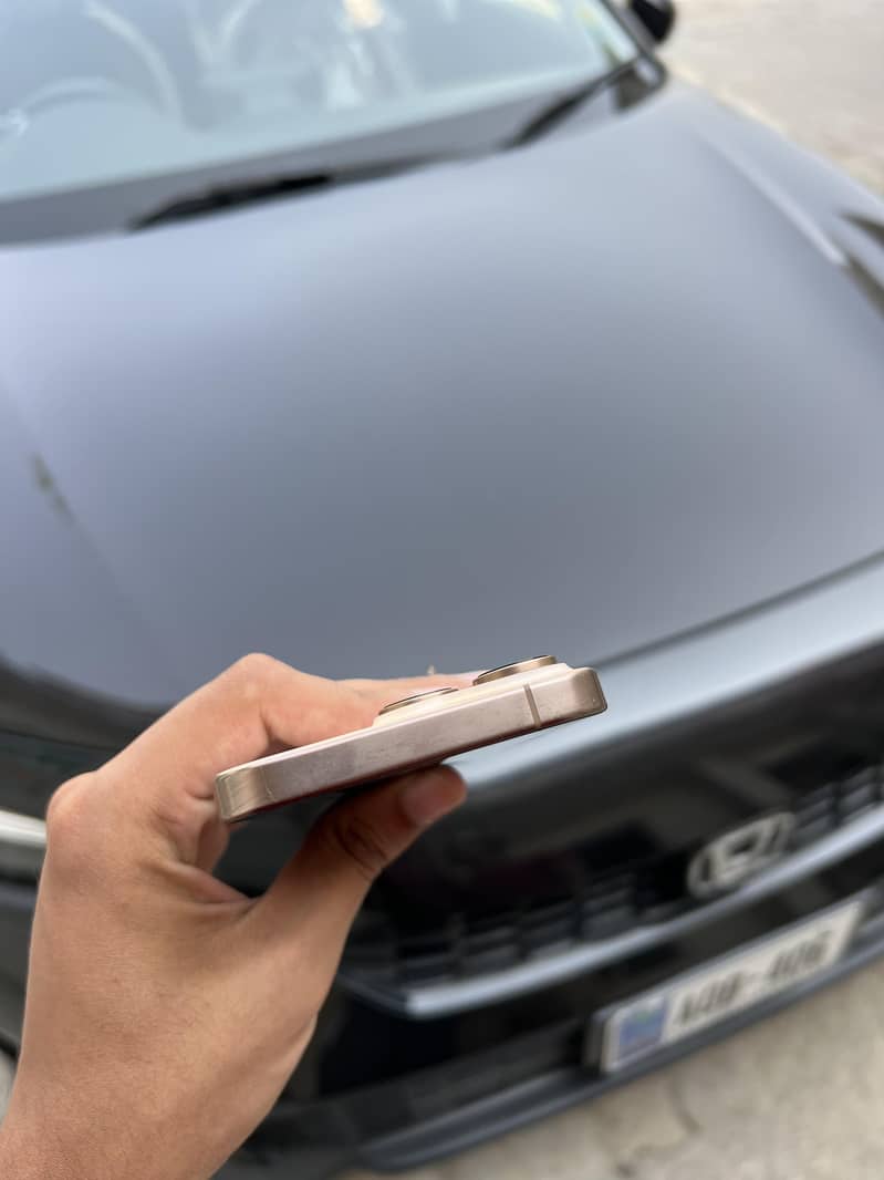 Apple iPhone 16 Pro 2