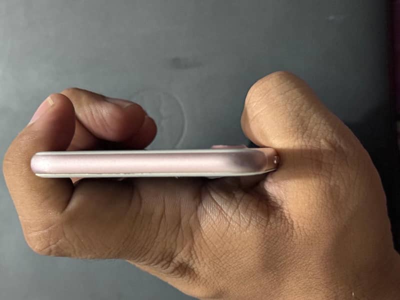 Apple iPhone 7 2