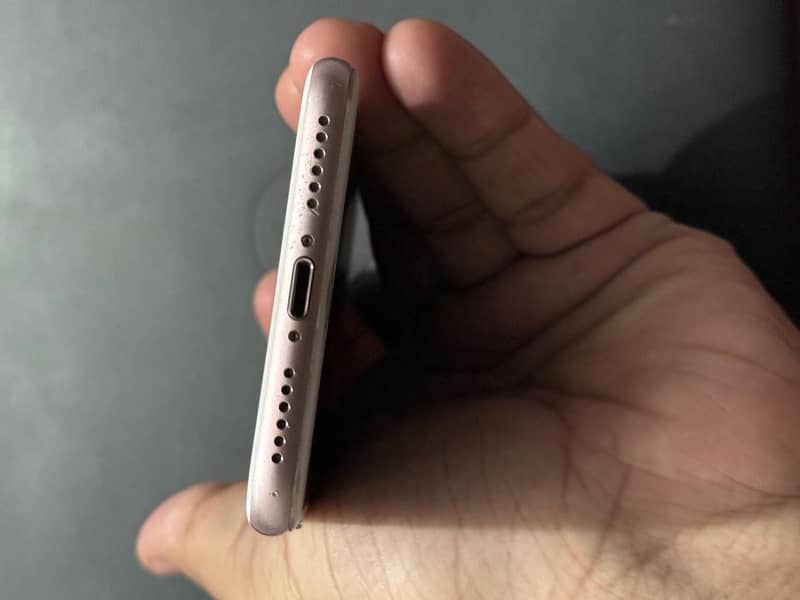 Apple iPhone 7 3