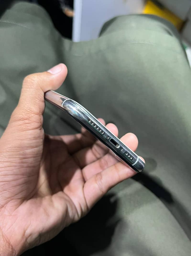Apple iPhone 11 Pro 2