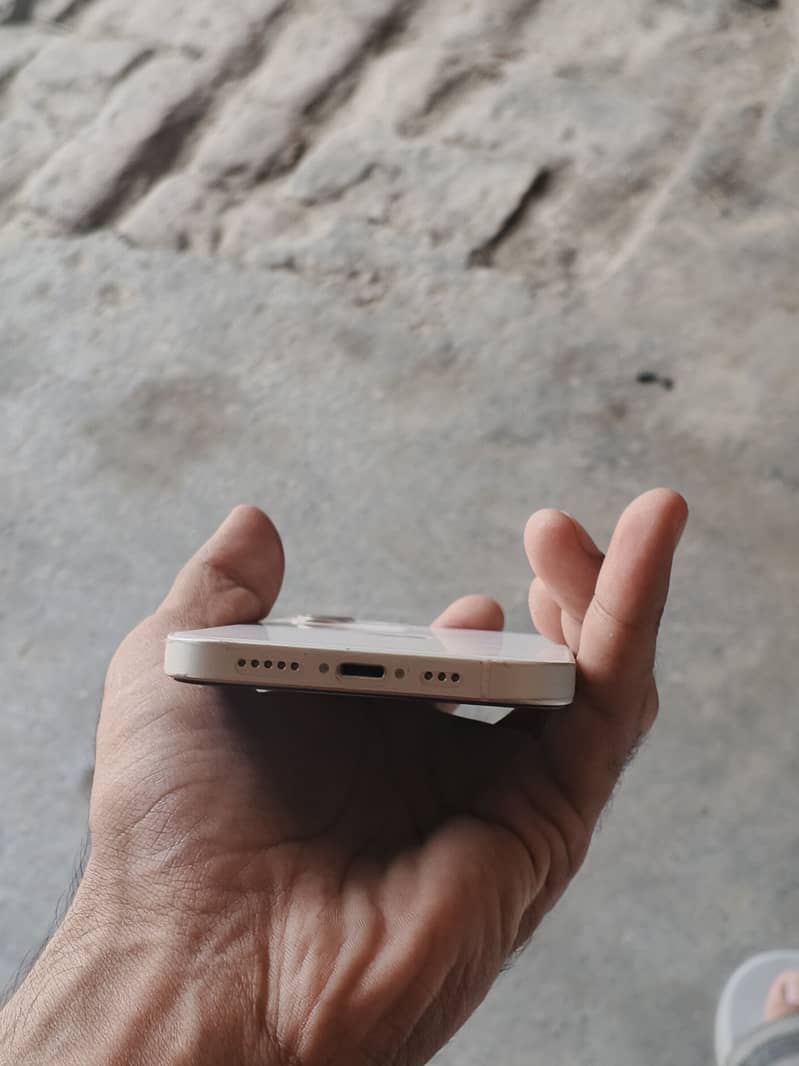 Apple iPhone 12 3