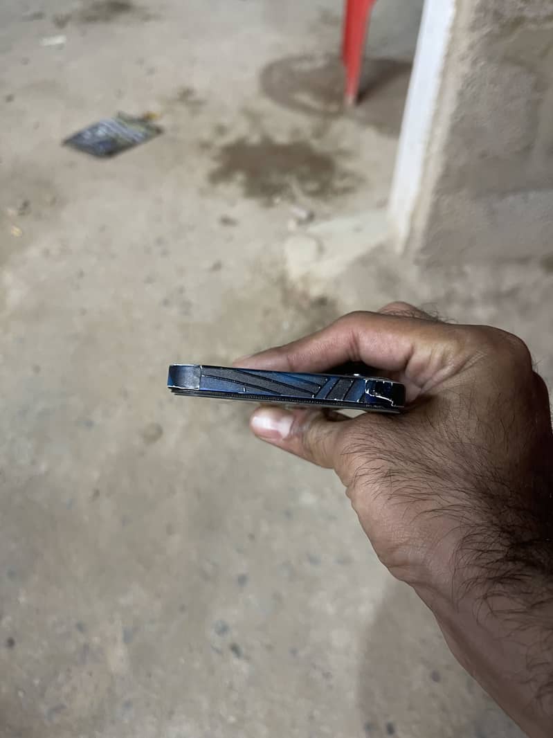 Apple iPhone 12 7