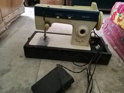 Singer Deluxe Golden Girl 965 Original Sewing Machine + Foot Pedal
