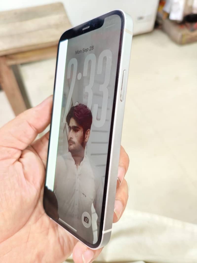 Apple iPhone 12 4