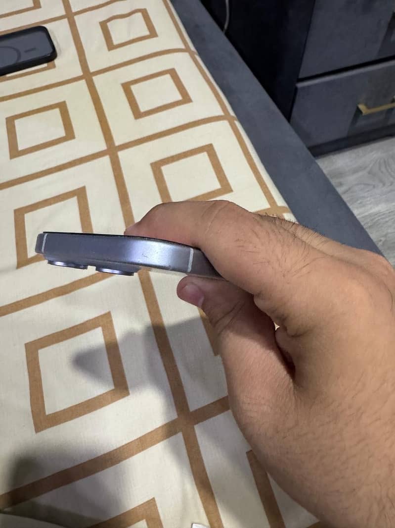 Apple iPhone 15 9